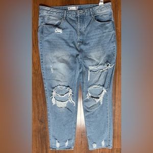 90’s style oversized jeans